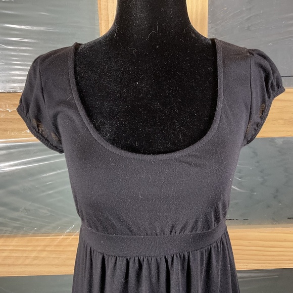 Black Shirt With Attached Belt/Tie Mid Waist/Flowing Sweep On Bottom/Scoop Neck - Picture 2 of 9